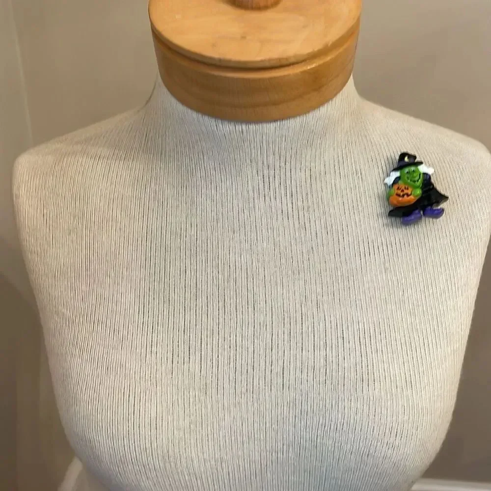 Vintage 1990’s RUSS Witch with Pumpkin Pin